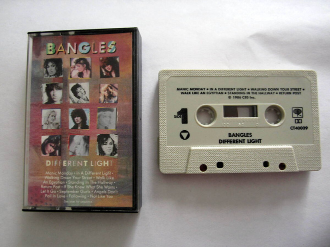 BANGLES Different Light C-KASETTI