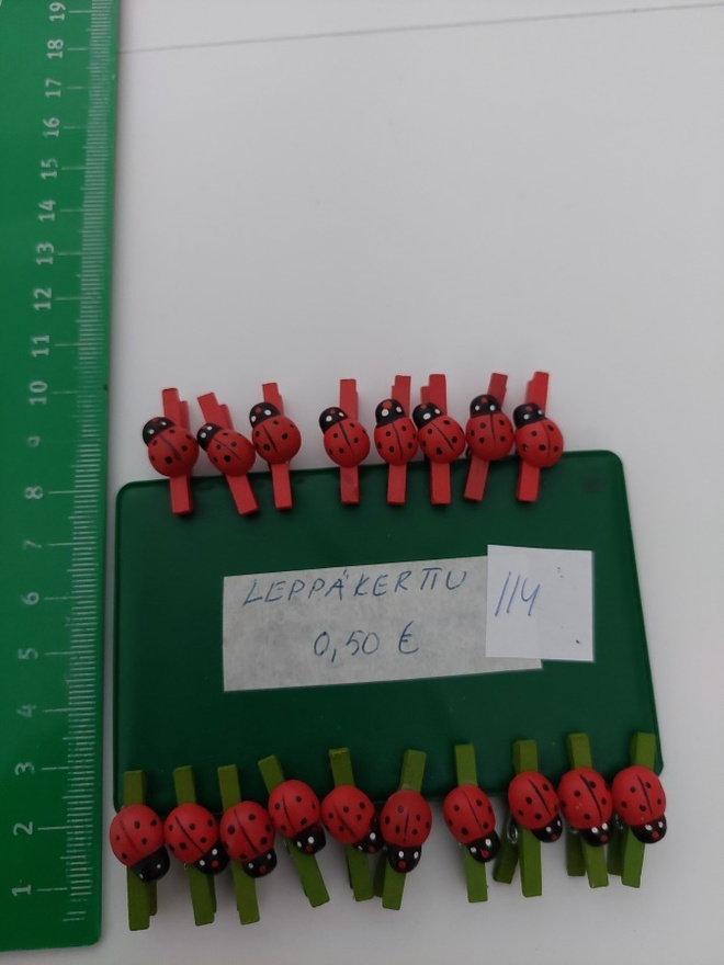 helmi 114 : Leppäkerttu puiset kangaskiinnikkeet (2,5cm)