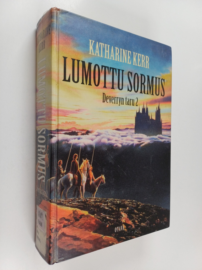 Katharine Kerr : Deverryn taru 2, Lumottu sormus