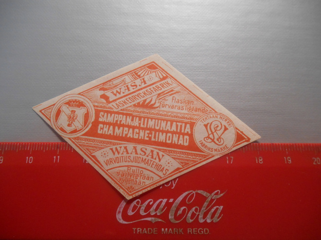 Samppanja-Limunaatia Waasan virvoitusjuomatehdas etiketti