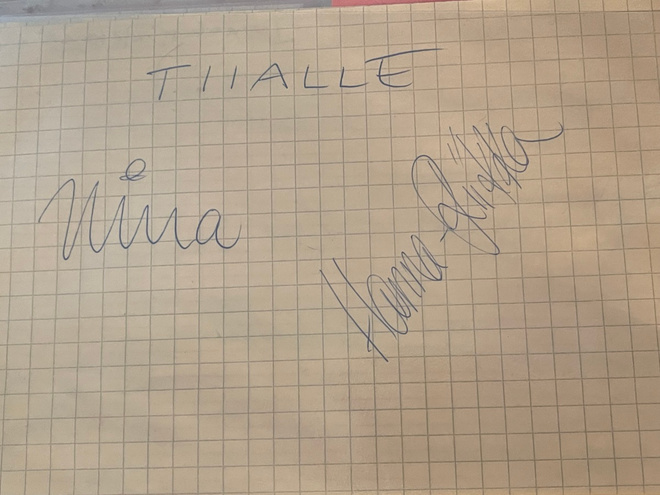 Taikapeili nimikirjoitukset paperilla