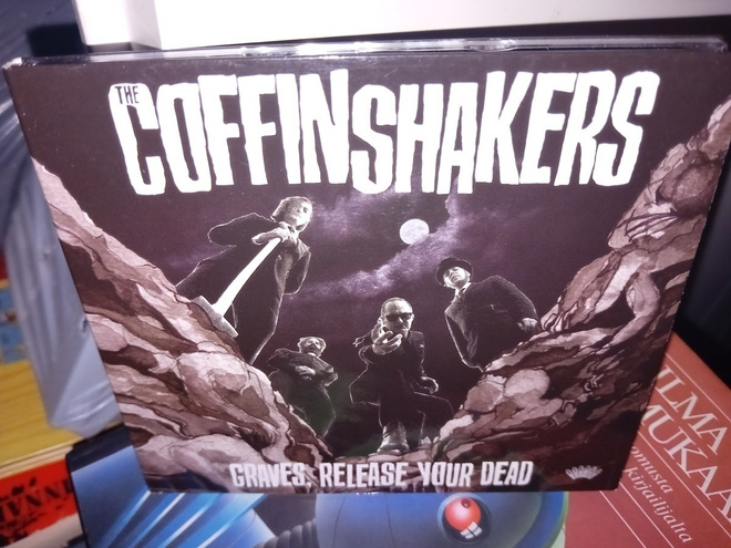 CD Coffinshakers  : Graves release your dead ( SIS POSTIKULU