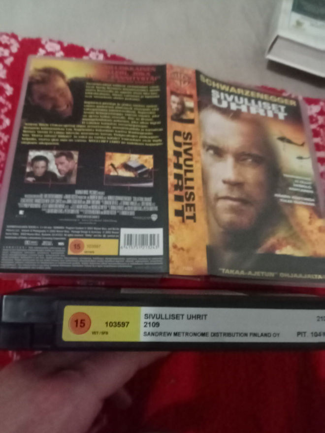 Sivulliset uhrit Vhs