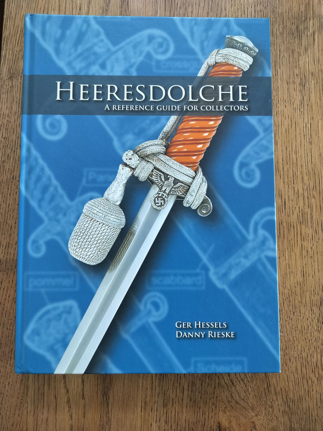 Heeresdolche WH tikari kirja