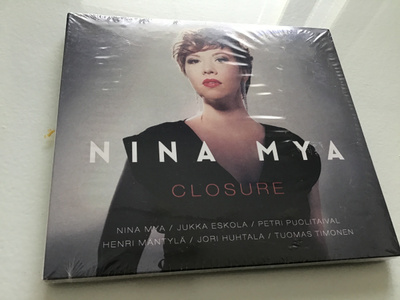 Nina Mya . Closure muoveissa CD