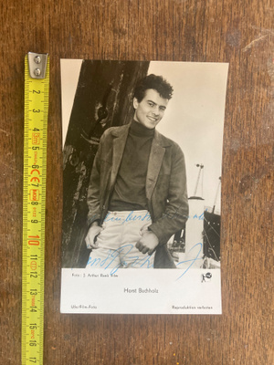 HORST BUCHHOLZ, SIGNEERAUS?