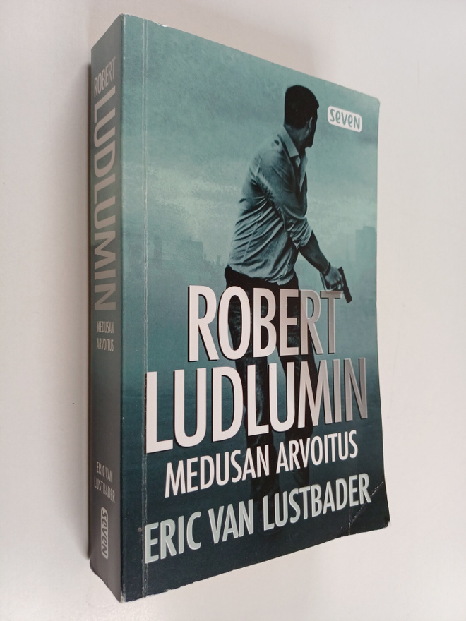 Eric Van Lustbader : Robert Ludlumin Medusan arvoitus
