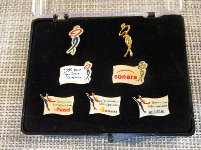 1999 World Figure Skating Championships Pinssejä 7 kpl.