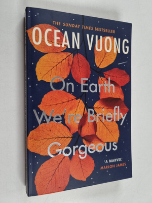 Ocean Vuong : On earth we're briefly gorgeous
