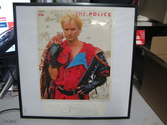 POLICE - STING PROMOKUVA JA STINGIN NIMMARI KEHYKSISSÄ (W)