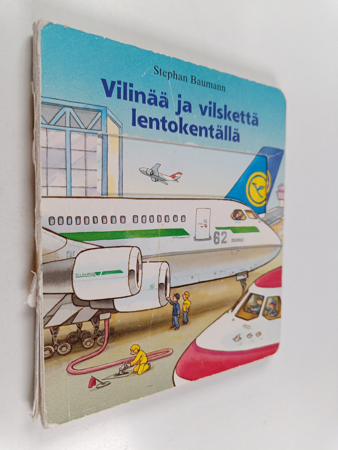 Stephen Baumann : Vilinää ja vilskettä lentokentällä