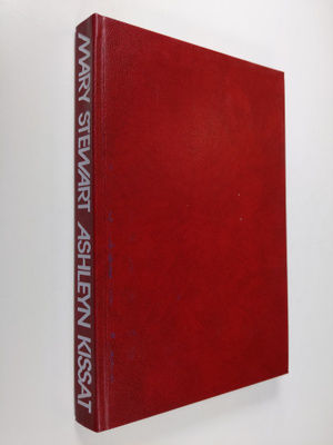 Mary Stewart : Ashleyn kissat