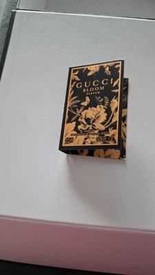 Hajuvesinäyte Gucci Bloom Parfum