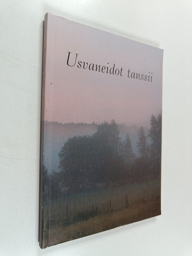 Usvaneidot tanssii : vihantilaisia runoja