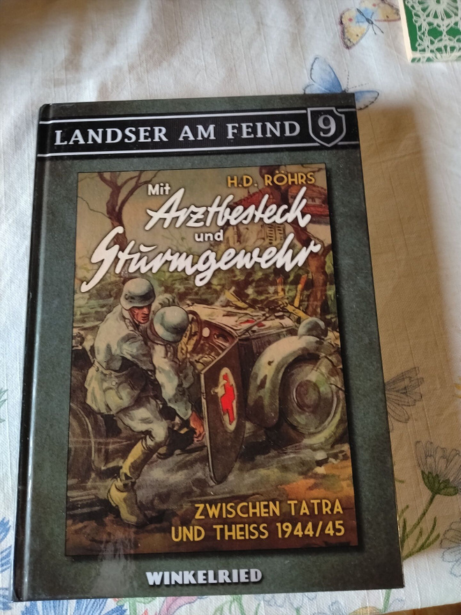 mit arztbesteck und sturmgewehr