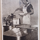 Lotta annostelee ruokaa, TK-kuva, Kenttäpostia 1942 - pikkukuva 1