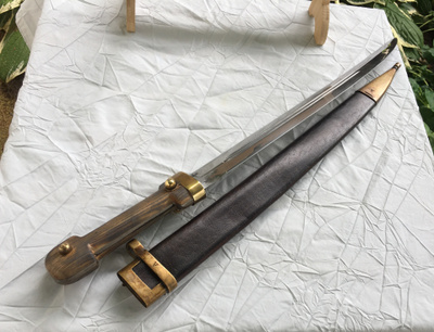 Tikari / Miekka / Taisteluveitsi - 63cm. (teline+15,00.)