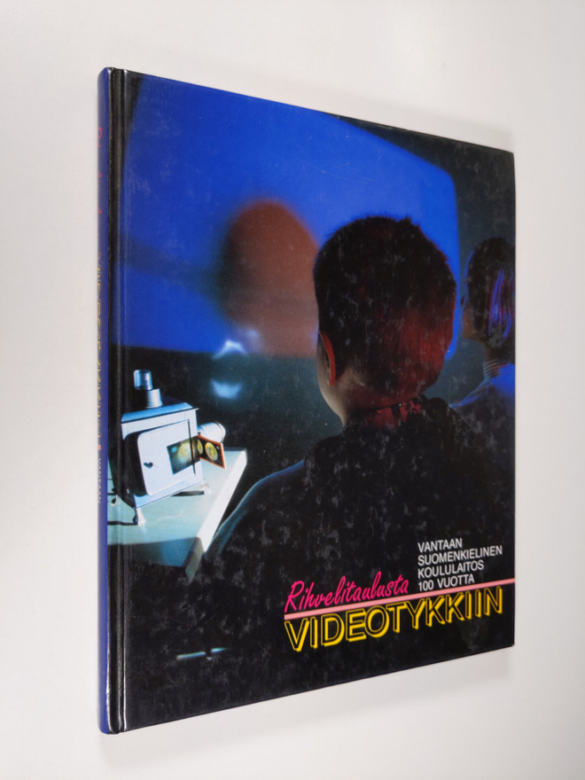 Pirjo (toim.) Tuominen : Rihvelitaulusta videotykkiin : V...