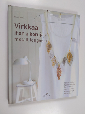 Nancy Waille : Virkkaa ihania koruja metallilangasta