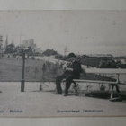 Helsinki, Tähtitorninvuori, mies lukemassa lehteä, p. 1908 - pikkukuva 1