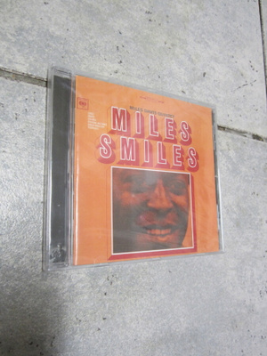 Miles Davis Quintet - Miles smiles ( AVAAMATON CD )