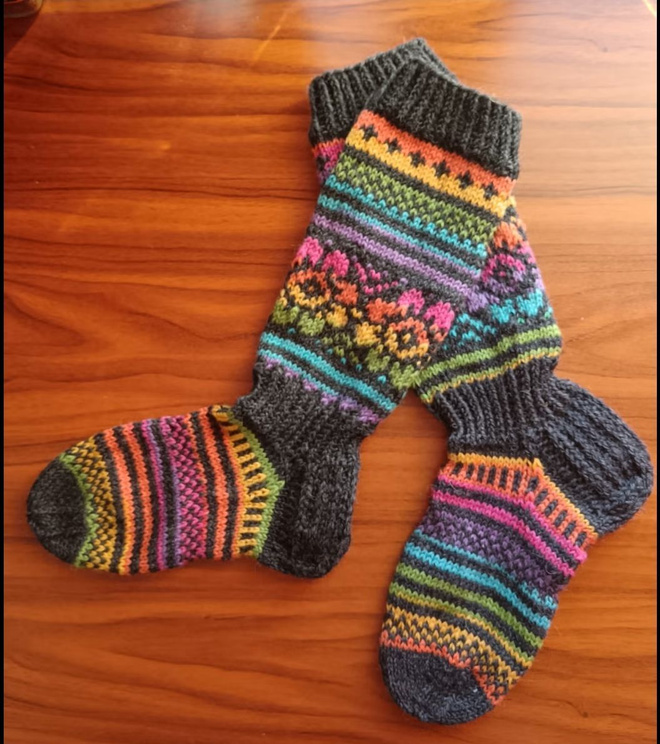 Värikkäät villasukat, koko 38 / 39