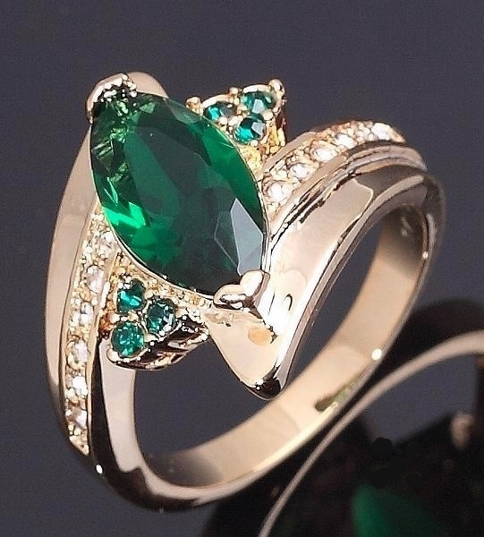 64 .. 18 KGF Kulta Green Emerald Kaunis .. Sormus
