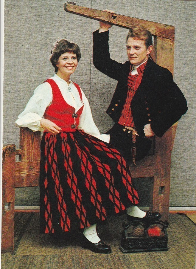 KANSALLISPUKUJA - KURIKKA JA POHJANMAA