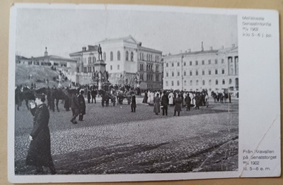Helsinki, Mellakasta Senaatintorilla 1902, väkeä ja kasakat