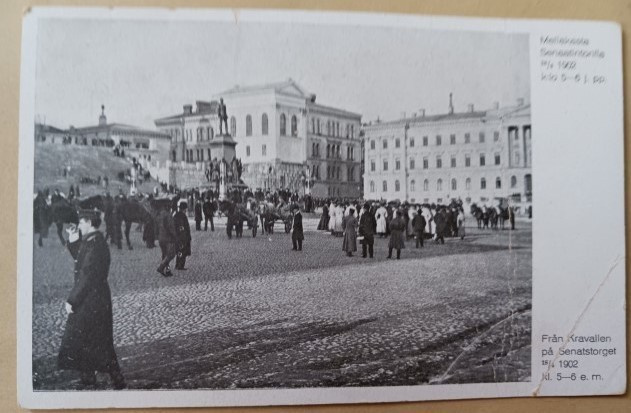 Helsinki, Mellakasta Senaatintorilla 1902, väkeä ja kasakat