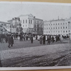 Helsinki, Mellakasta Senaatintorilla 1902, väkeä ja kasakat - pikkukuva 1