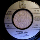 AMANDA LEAR :: LOVE YOUR BODY/DARKNESS AND LIGHT::VINYYLI 7" - pikkukuva 2