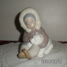 IHASTUTTAVA ESKIMO TYTTÖ AITO LLARDO FIGUURI LEIMALLA - pikkukuva 3