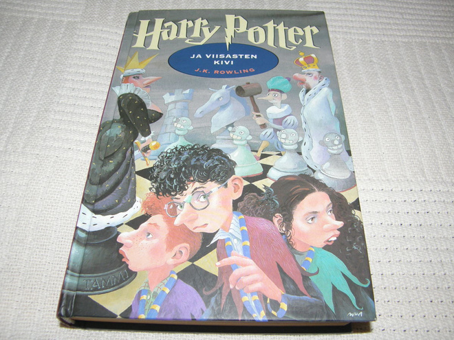 J. K. Rowling Harry Potter ja viisasten kivi  -sid