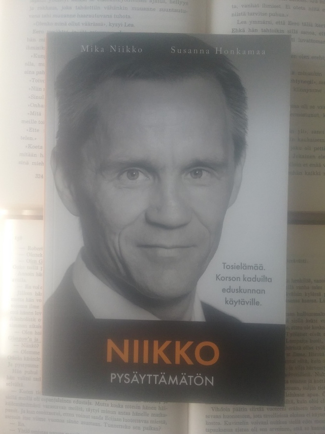Niikko: Pysäyttämätön. Tosielämää. Korson kaduilta... (nid.)
