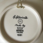 ARABIA SEINÄLAUTANEN A. Alariesto Nro.11, 1981,  Ø 12cm - pikkukuva 3