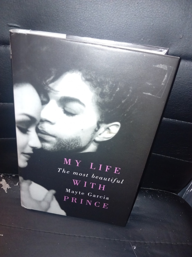 Mayte Garcia : My Life with Prince  ( SIS POSTIKULU )