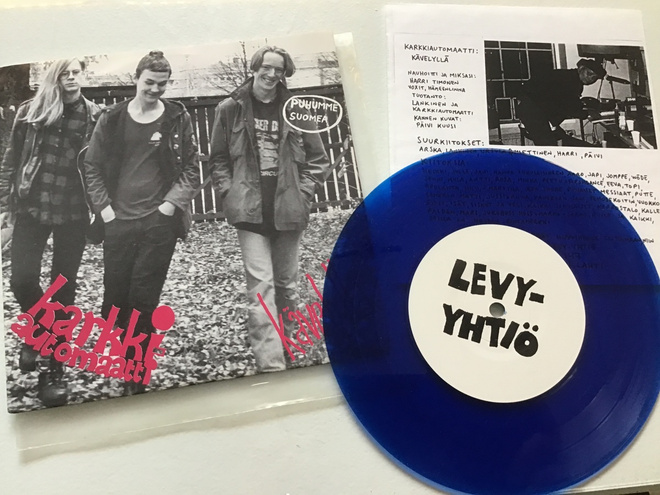 Karkkiautomaatti . Kävelyllä 7” lp vinyyli