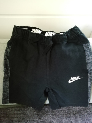 Nike mustat college shortsit 147-158cm