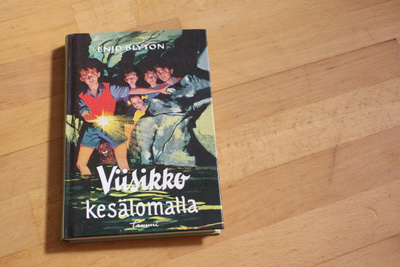 Enid Blyton Viisikko kesälomalla kovakantinen C4