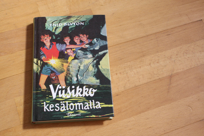 Enid Blyton Viisikko kesälomalla kovakantinen C4