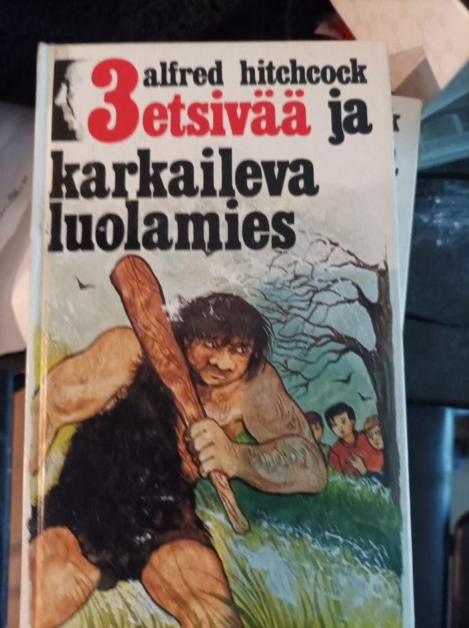 Hitchcock 3 etsivää ja karkaileva luolamies