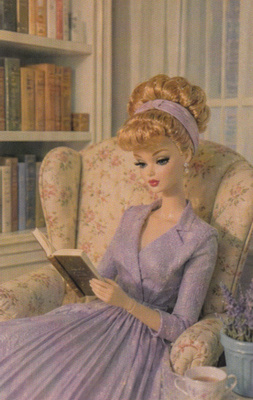 Barbie lukee kirjaa (postikortti)