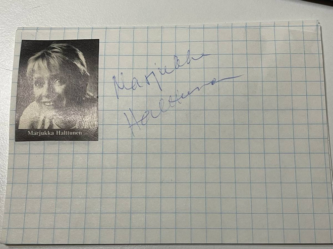 Marjukka Halttunen nimikirjoitus paperilla