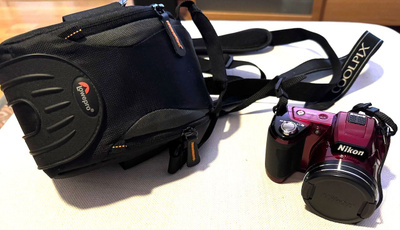 Nikon Coolpix L110 + Lowepro laukku + 8 GB SDHC muistikortti
