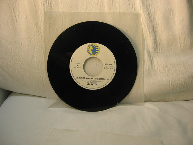 Lea Laven: Merimies, kotimaasi on meri/ Mun pakko kertoa..7"