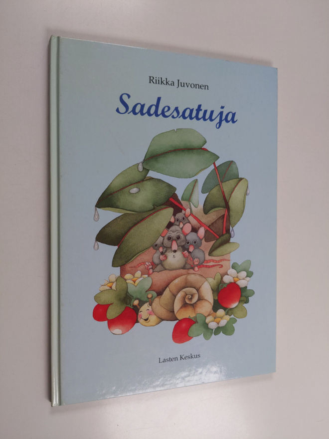 Riikka Juvonen : Sadesatuja