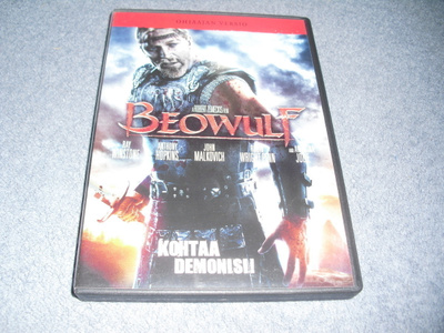 BEOWULF (Angelina Jolie)***