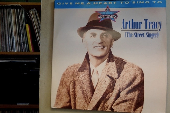 ARTHUR TRACY :: GIVE ME A HEART TO SING :: 2 x VINYYLI  1986