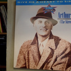 ARTHUR TRACY :: GIVE ME A HEART TO SING :: 2 x VINYYLI  1986 - pikkukuva 1